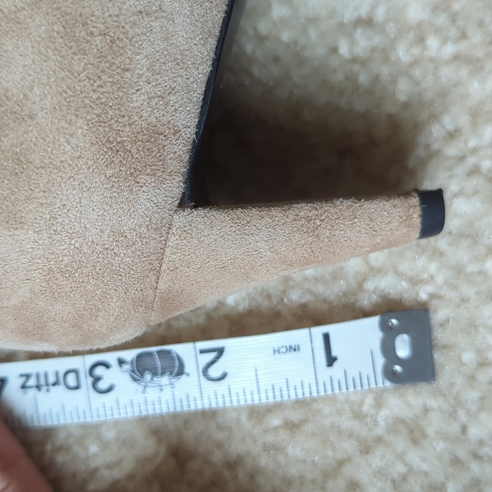 Stuart Weitzman Beige low heels size 6 - Picture 9 of 10